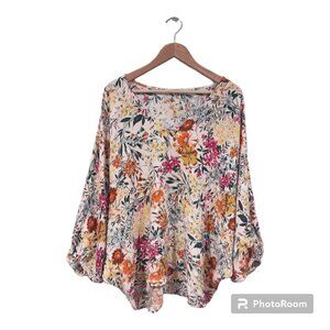 Women's Lovely J Oversized Floral Top Size Medium
